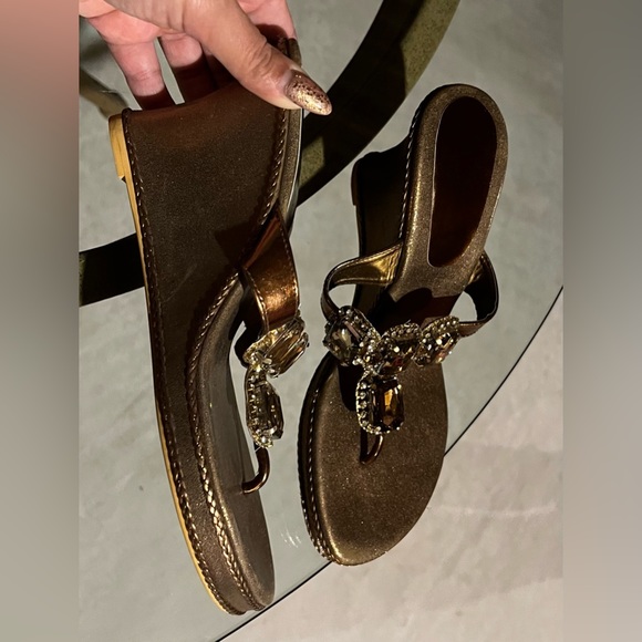 Brand NEW! Metallic brown wedge sandals with Crystals. Size 8. - Picture 2 of 10